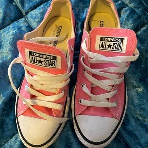 *like new* pink converse!